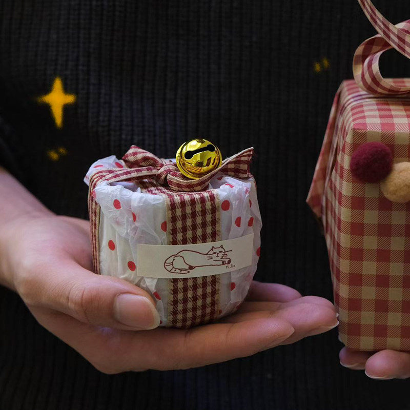 The “Apple Keepsake ” Box — Hand-Poured Candle & Detachable Felt Ornament Gift Set